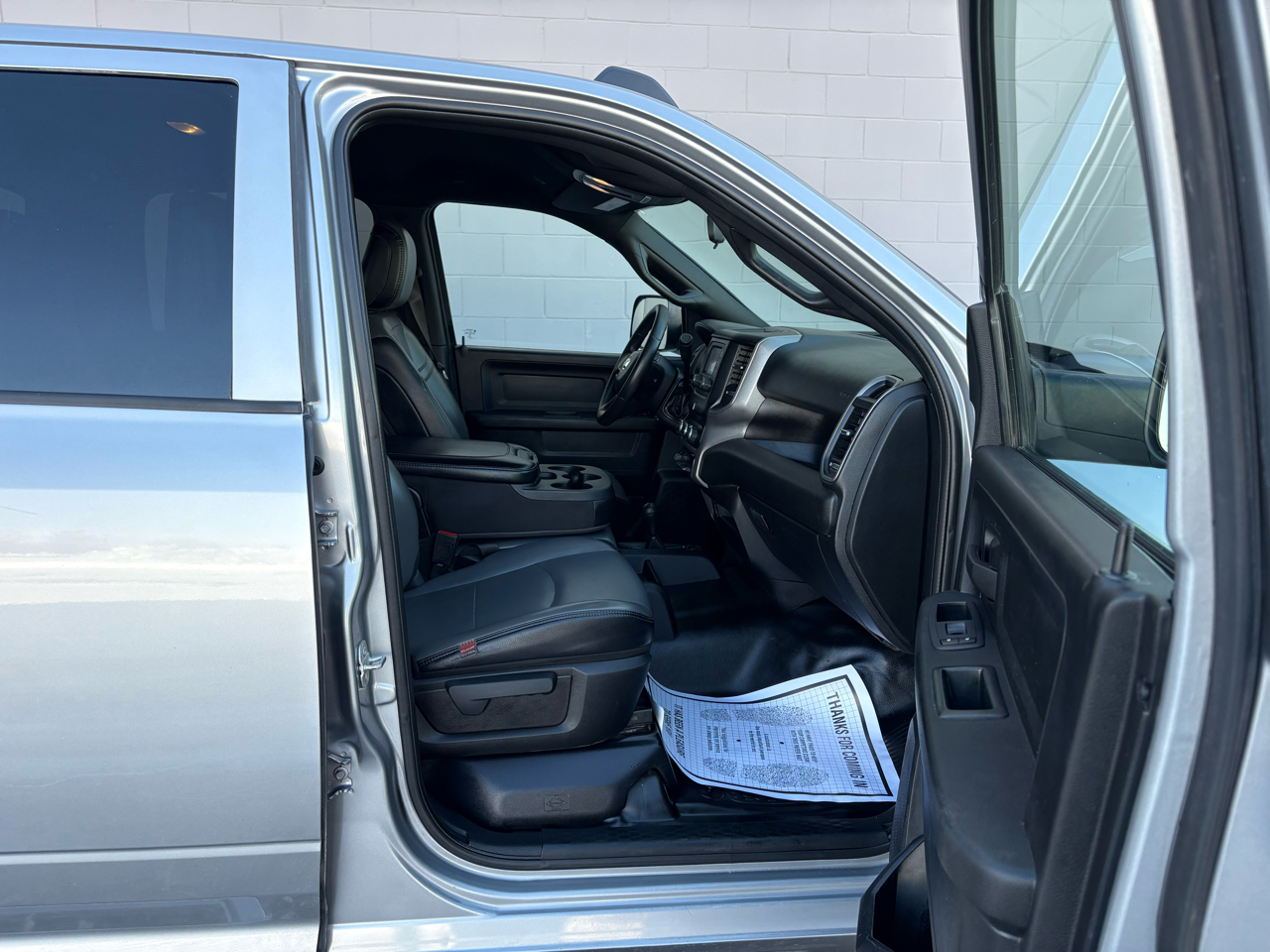 RAM 2500 Tradesman 4x4 Crew Cab 8' Box 2022