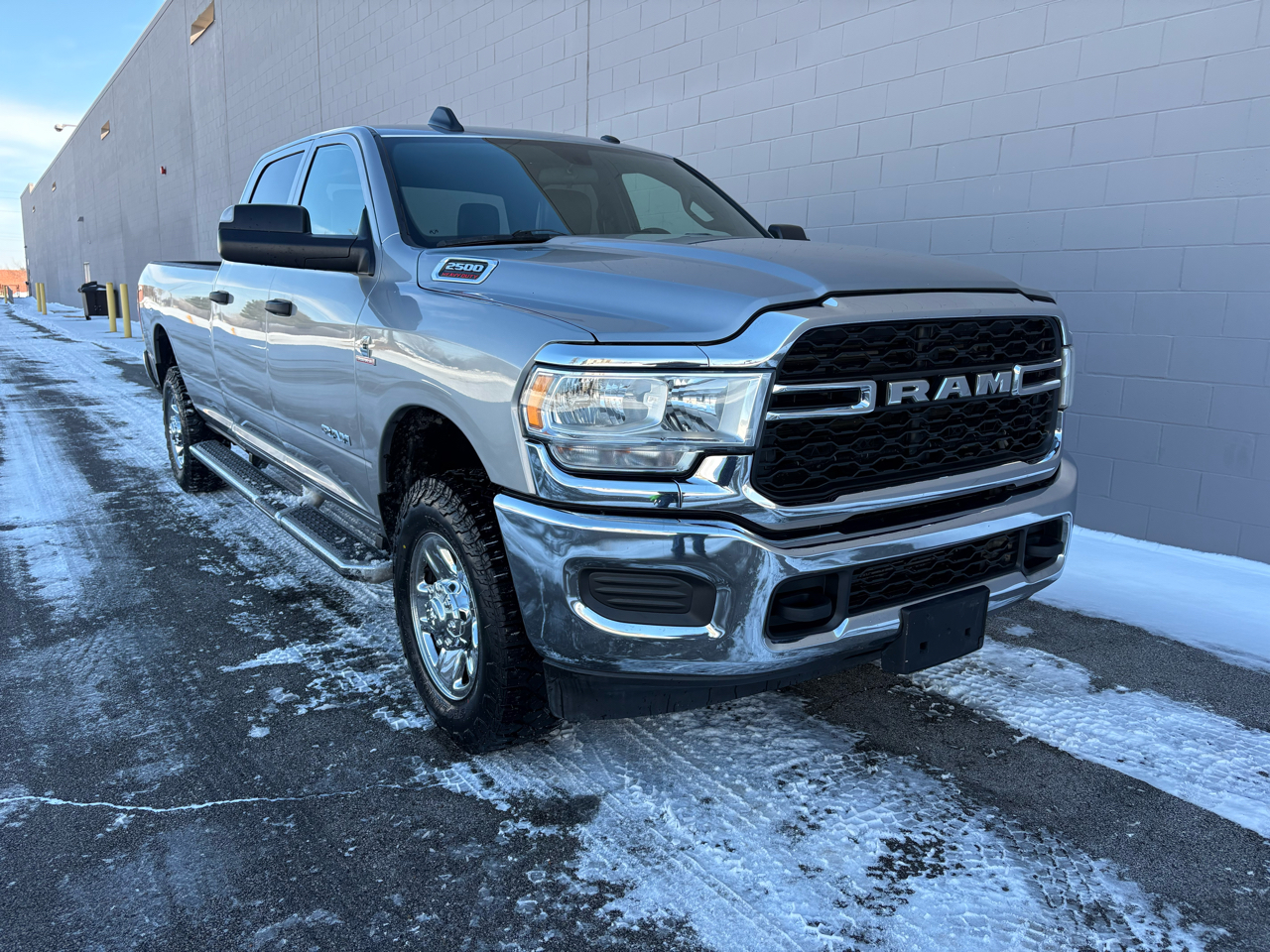 2022 RAM 2500 Tradesman 4x4 Crew Cab 8' Box