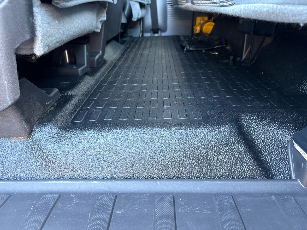 Ford Super Duty F-350 DRW 4WD SuperCab 162" WB 60" CA XL 2012