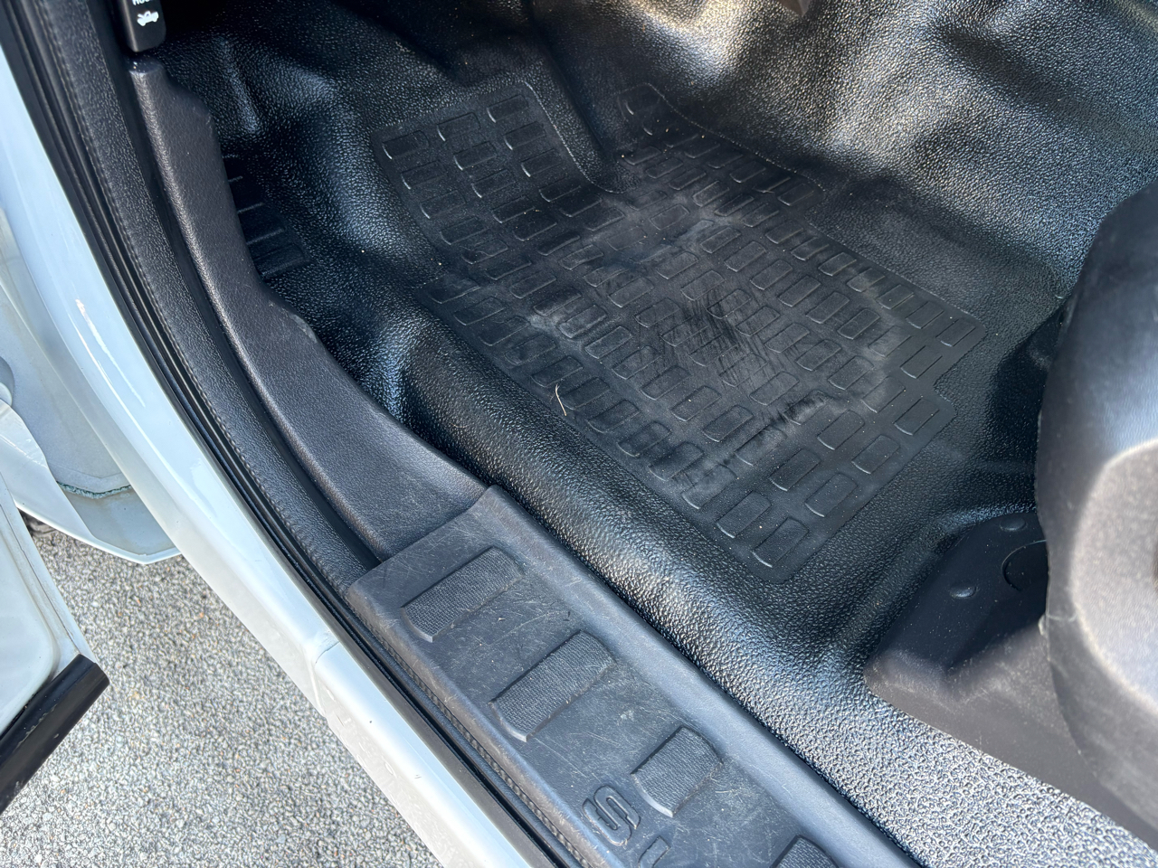 Ford Super Duty F-350 DRW 4WD SuperCab 162" WB 60" CA XL 2012