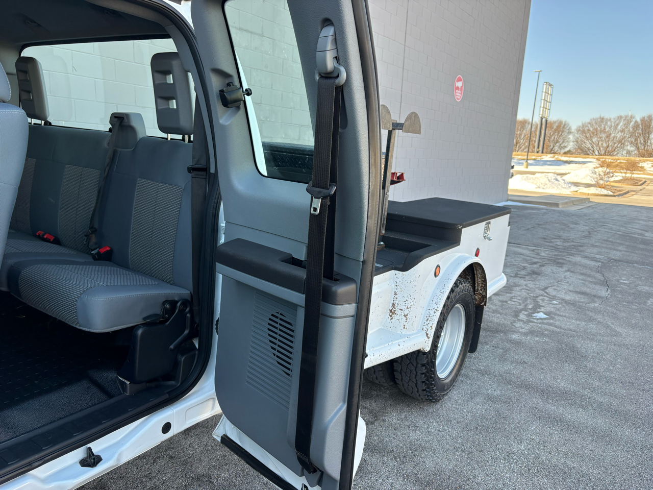 Ford Super Duty F-350 DRW 4WD SuperCab 162" WB 60" CA XL 2012