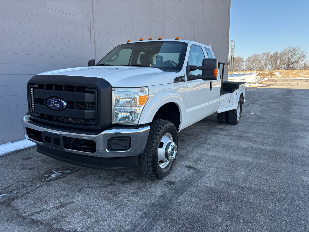 2012 Ford Super Duty F-350 DRW 4WD SuperCab 162" WB 60" CA XL