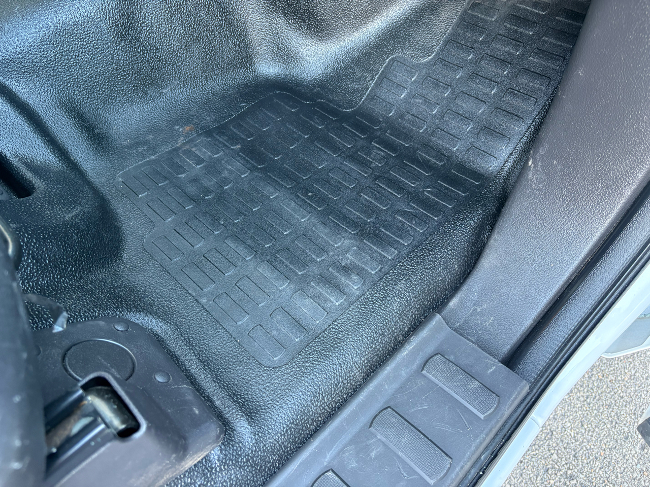 Ford Super Duty F-350 DRW 4WD SuperCab 162" WB 60" CA XL 2012