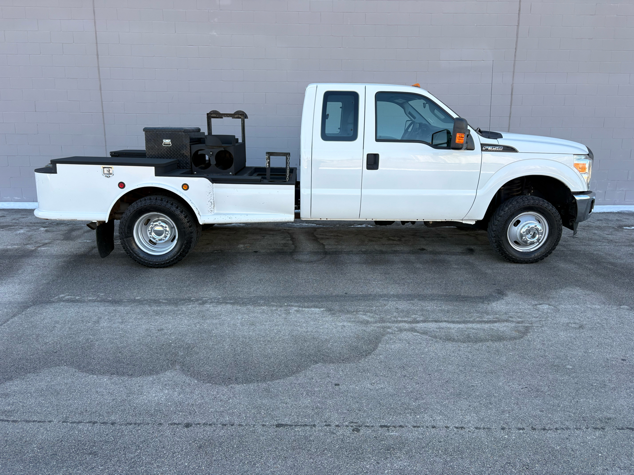 Ford Super Duty F-350 DRW 4WD SuperCab 162" WB 60" CA XL 2012