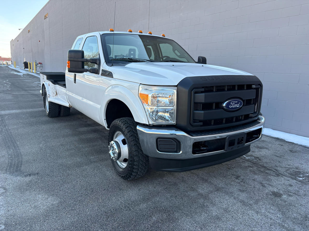 Ford Super Duty F-350 DRW 4WD SuperCab 162" WB 60" CA XL 2012