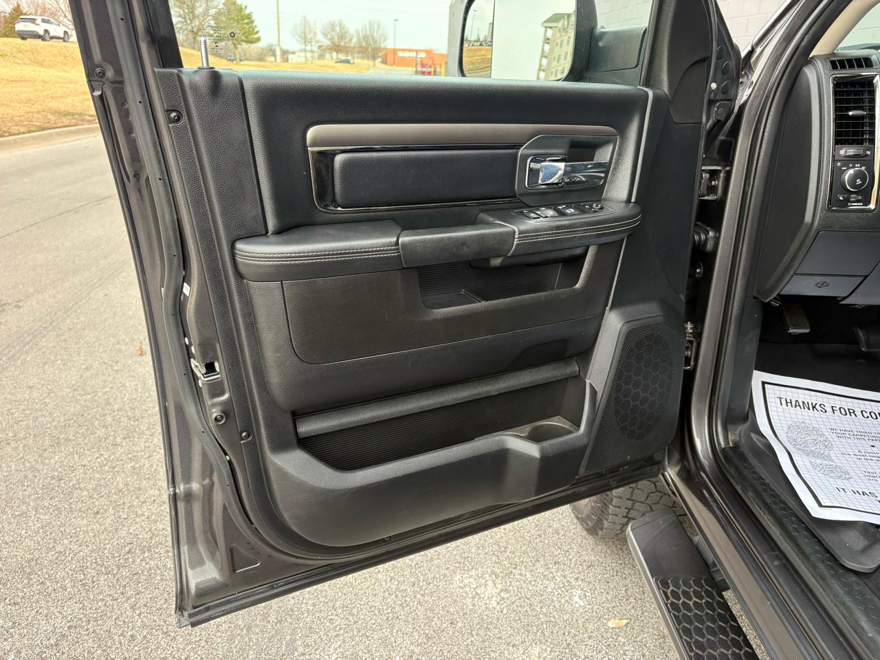 RAM 2500 Laramie 4x4 Mega Cab 6'4" Box 2018