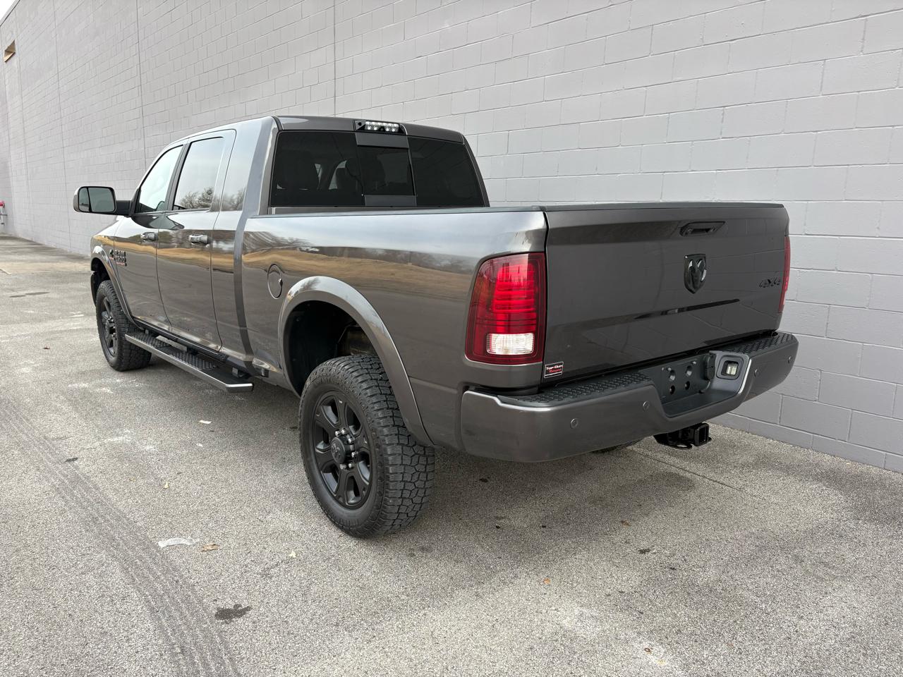 RAM 2500 Laramie 4x4 Mega Cab 6'4" Box 2018