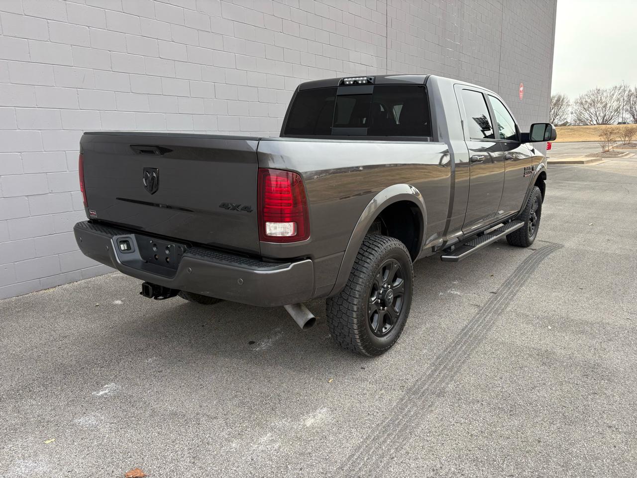 RAM 2500 Laramie 4x4 Mega Cab 6'4" Box 2018