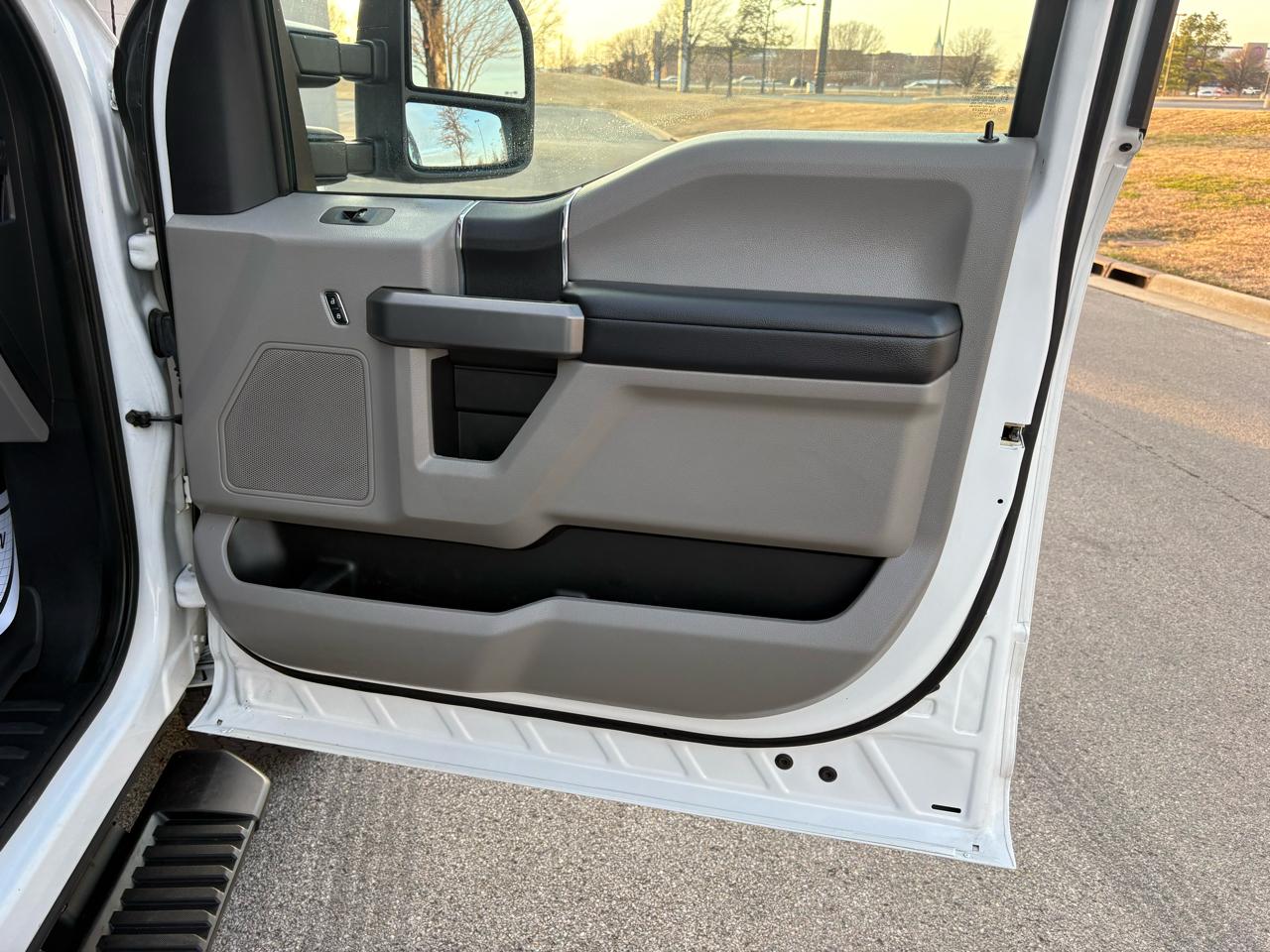 Ford Super Duty F-250 SRW XL 4WD Crew Cab 6.75' Box 2019