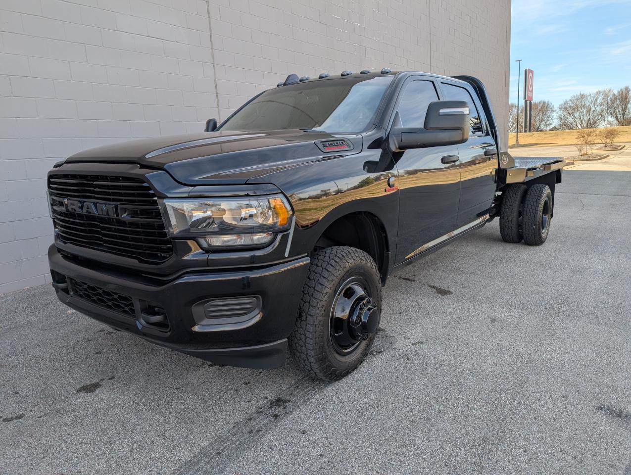 RAM 3500 Tradesman 4x4 Crew Cab 8' Box 2024