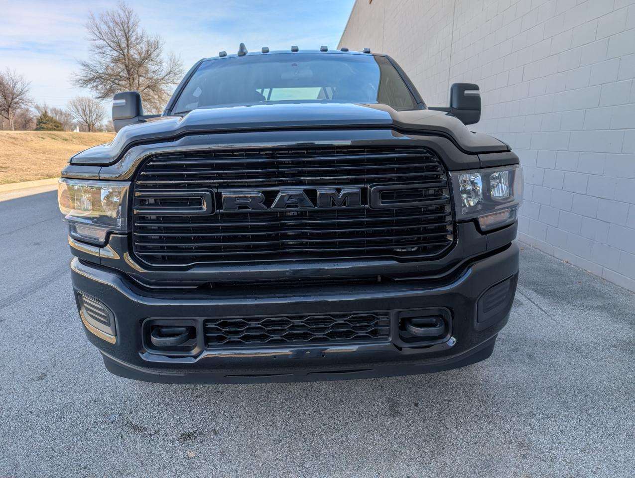 RAM 3500 Tradesman 4x4 Crew Cab 8' Box 2024