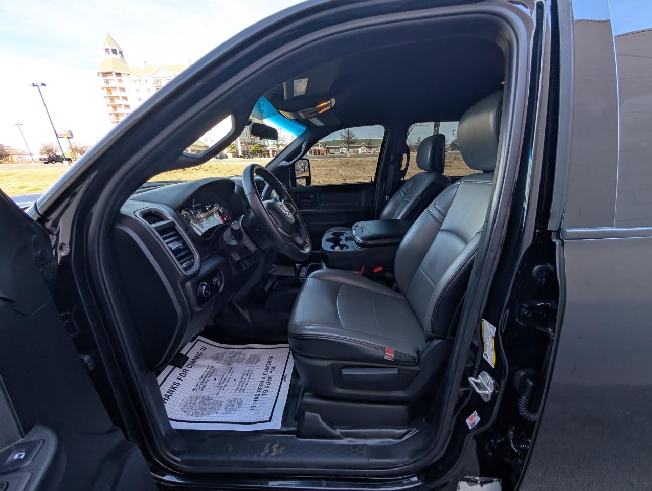 RAM 3500 Tradesman 4x4 Crew Cab 8' Box 2024