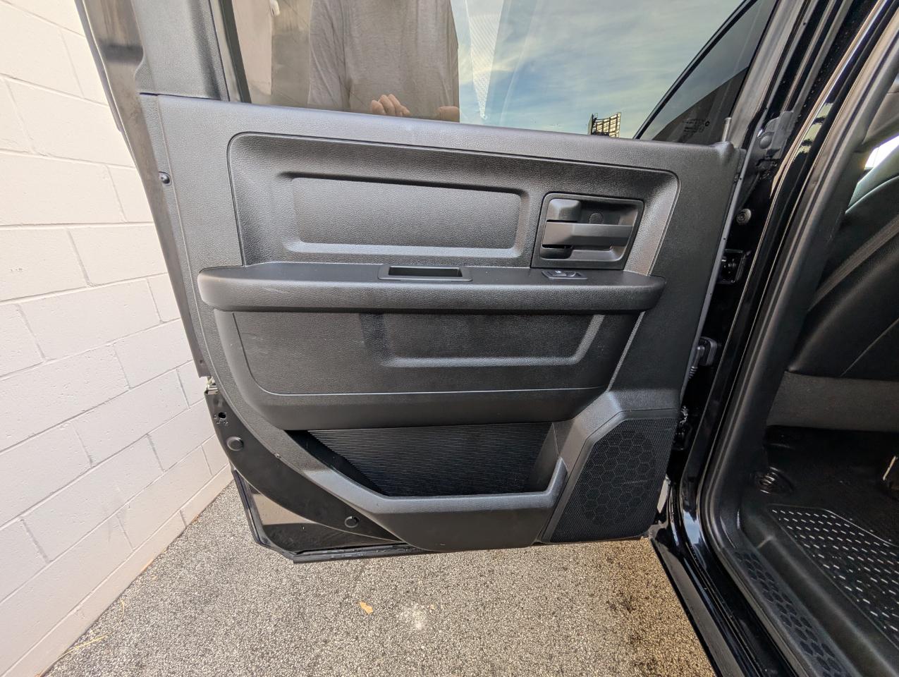 RAM 3500 Tradesman 4x4 Crew Cab 8' Box 2024