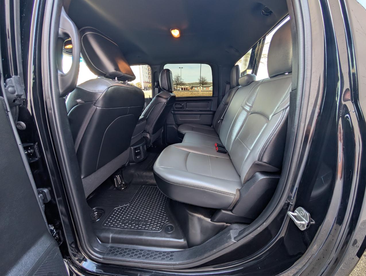 RAM 3500 Tradesman 4x4 Crew Cab 8' Box 2024