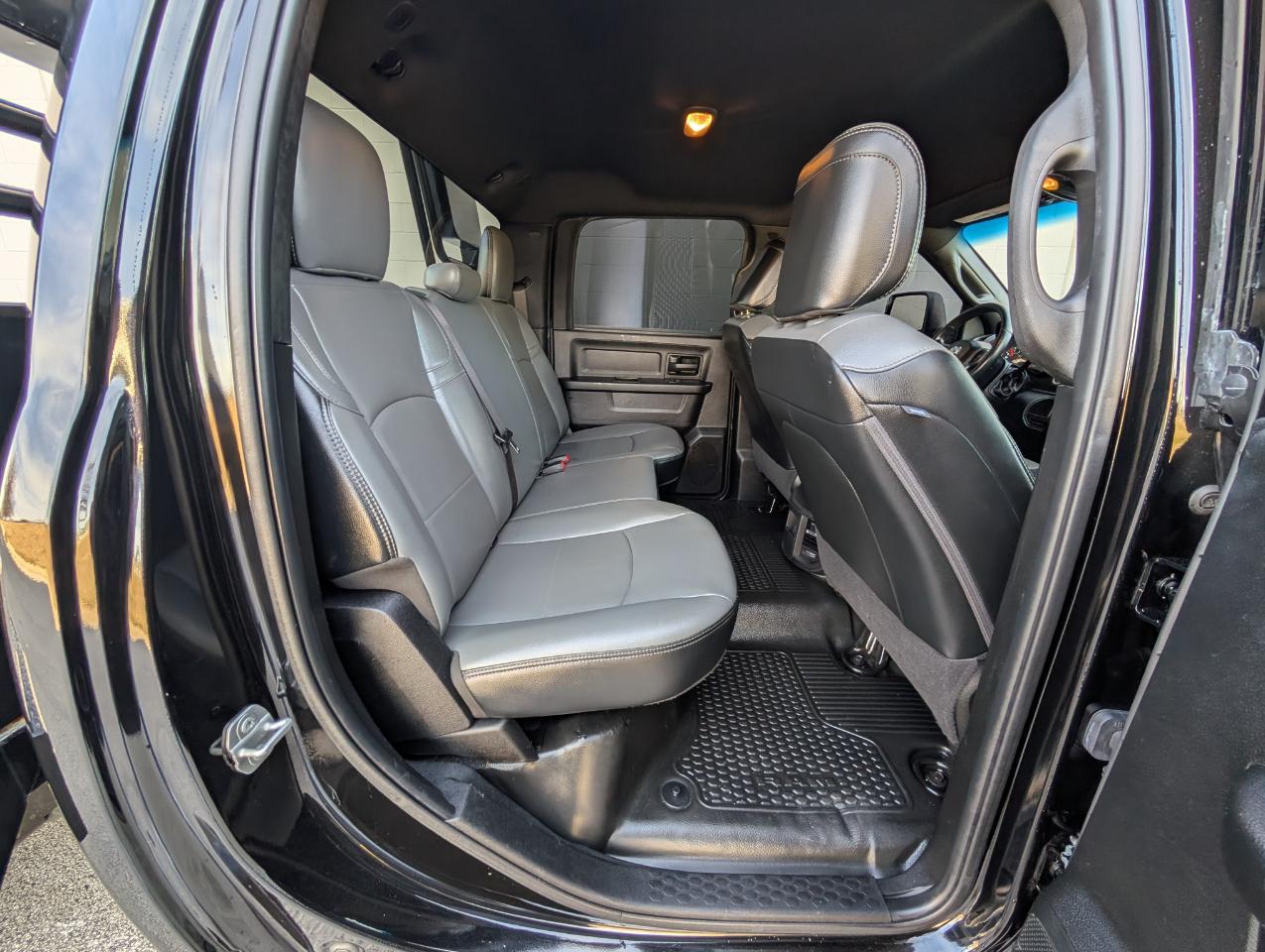 RAM 3500 Tradesman 4x4 Crew Cab 8' Box 2024