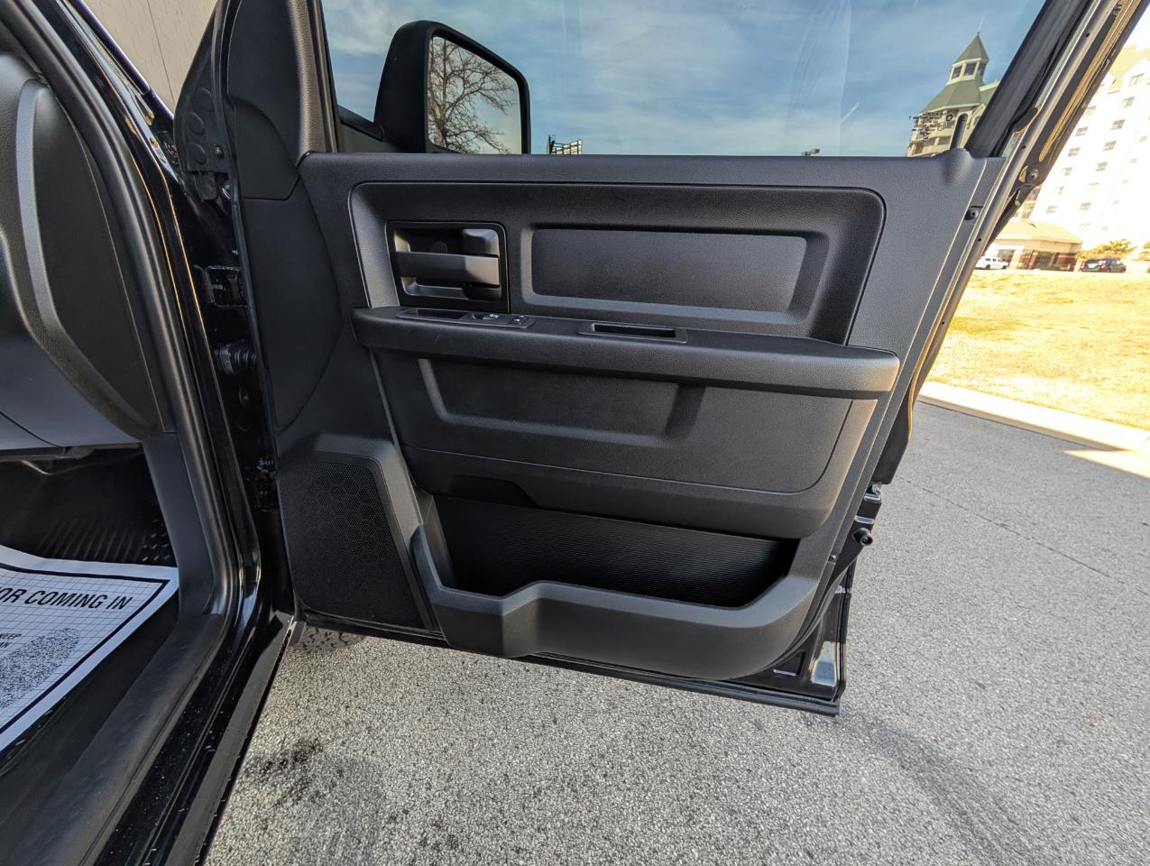 RAM 3500 Tradesman 4x4 Crew Cab 8' Box 2024