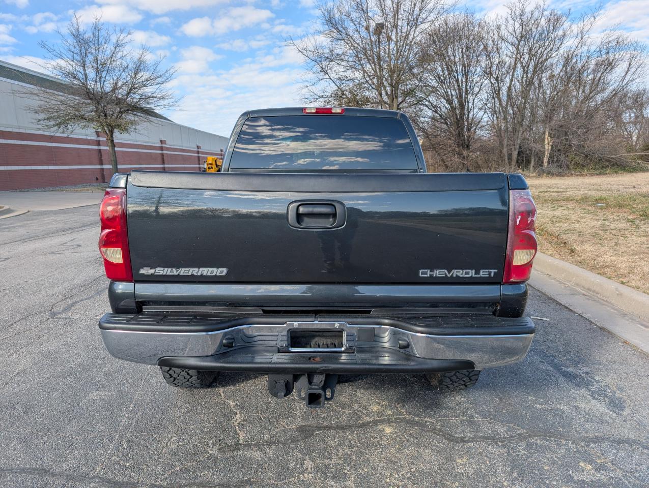 Chevrolet Silverado 2500HD Ext Cab 143.5" WB 4WD LS 2003