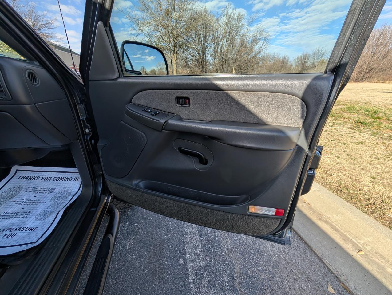 Chevrolet Silverado 2500HD Ext Cab 143.5" WB 4WD LS 2003