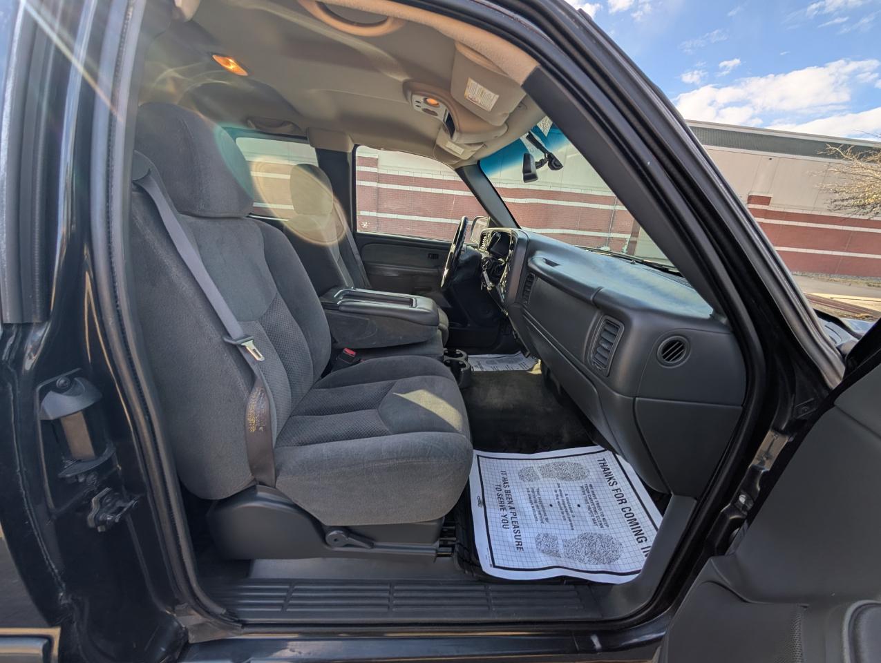 Chevrolet Silverado 2500HD Ext Cab 143.5" WB 4WD LS 2003