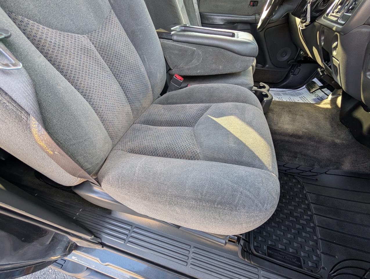 Chevrolet Silverado 2500HD Ext Cab 143.5" WB 4WD LS 2003