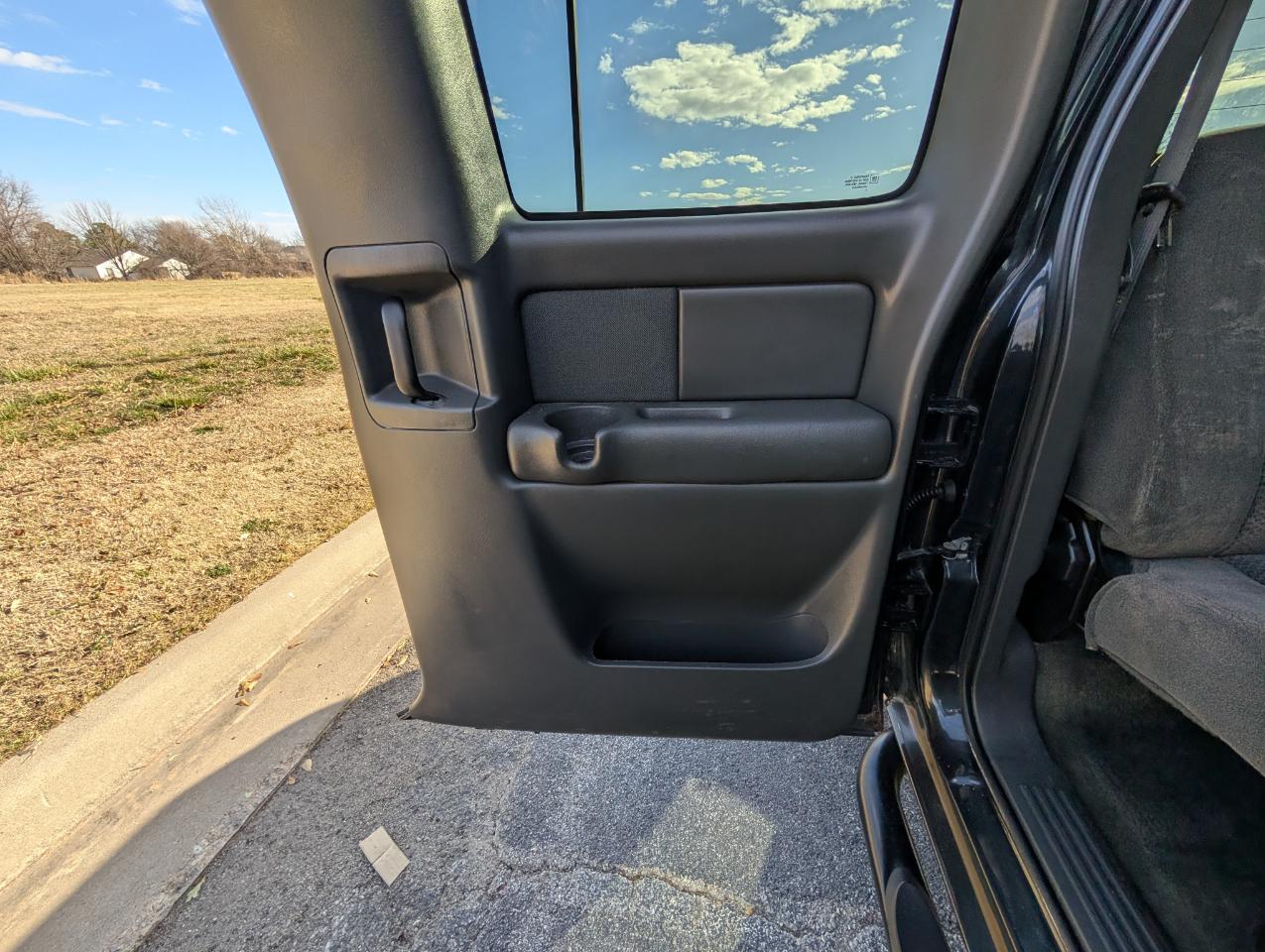 Chevrolet Silverado 2500HD Ext Cab 143.5" WB 4WD LS 2003