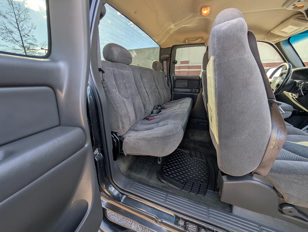 Chevrolet Silverado 2500HD Ext Cab 143.5" WB 4WD LS 2003