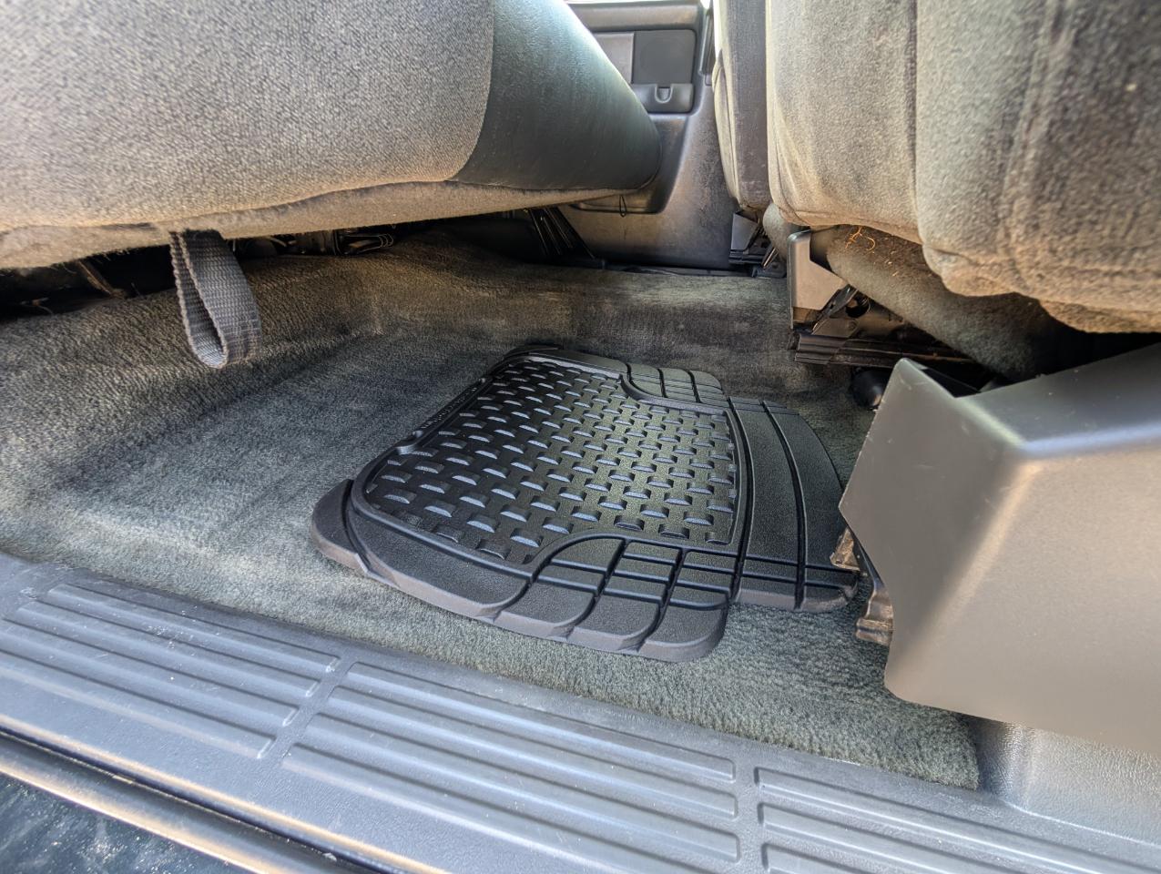 Chevrolet Silverado 2500HD Ext Cab 143.5" WB 4WD LS 2003