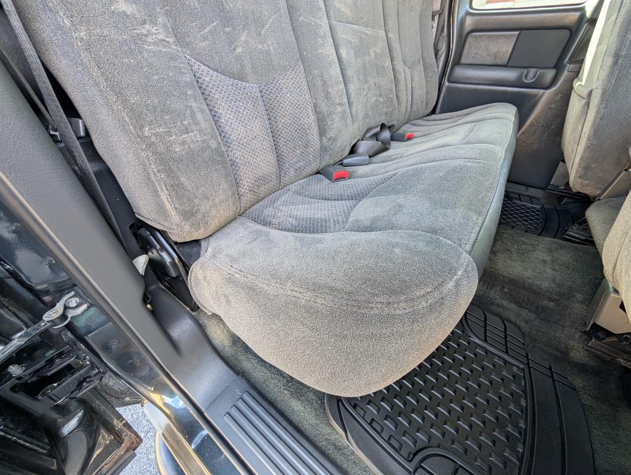 Chevrolet Silverado 2500HD Ext Cab 143.5" WB 4WD LS 2003