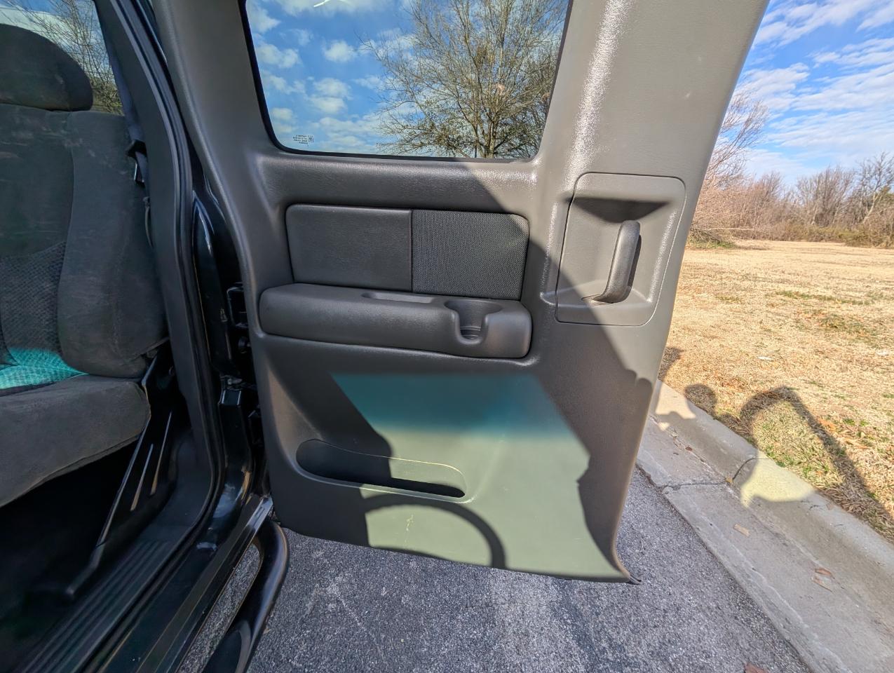 Chevrolet Silverado 2500HD Ext Cab 143.5" WB 4WD LS 2003