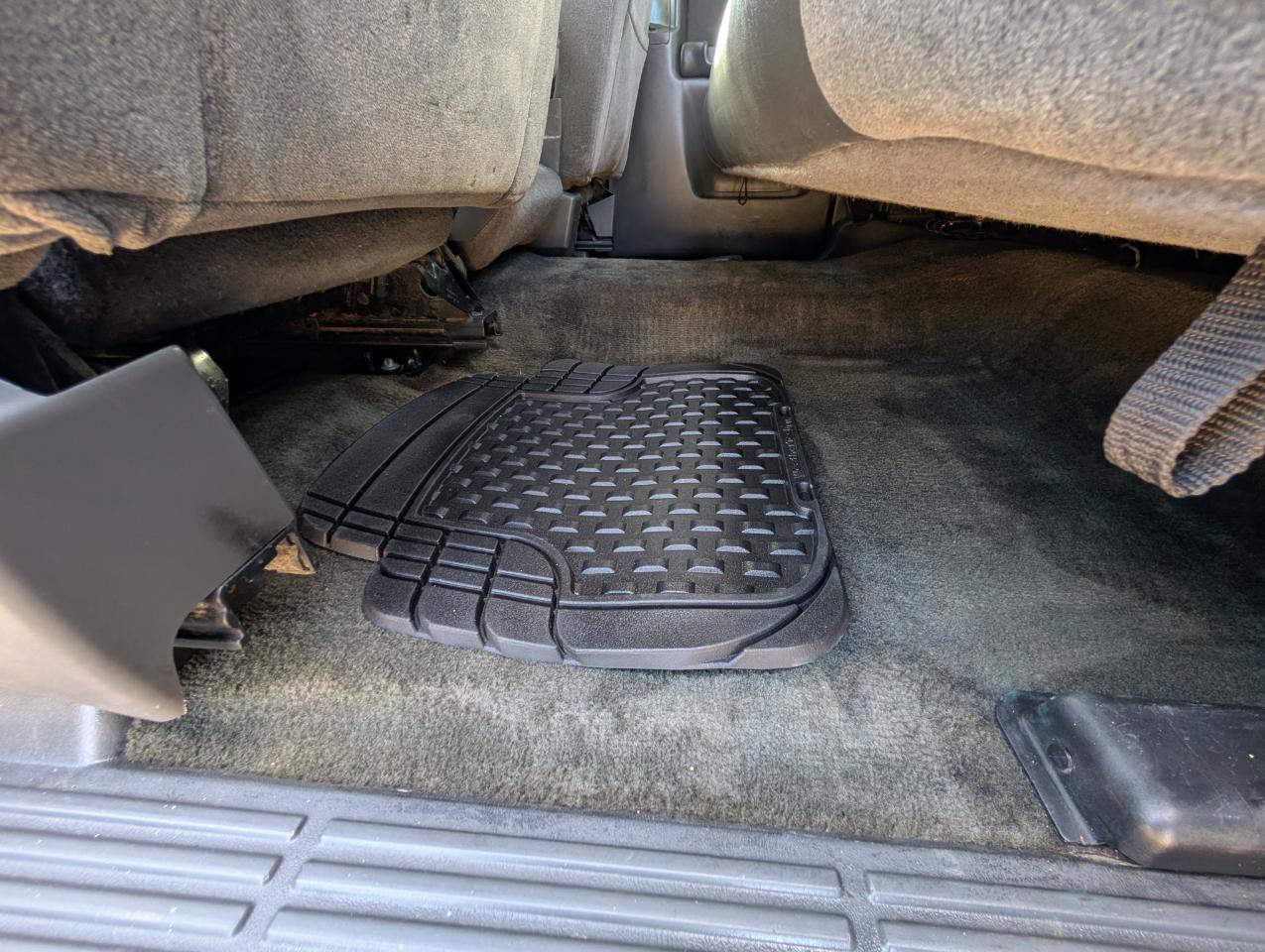 Chevrolet Silverado 2500HD Ext Cab 143.5" WB 4WD LS 2003