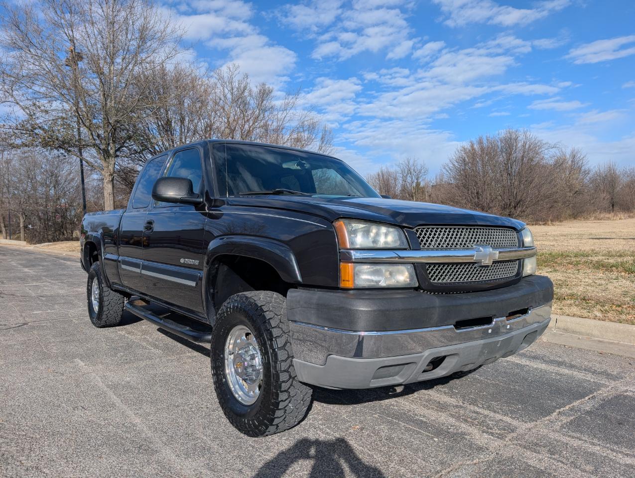 Chevrolet Silverado 2500HD Ext Cab 143.5" WB 4WD LS 2003