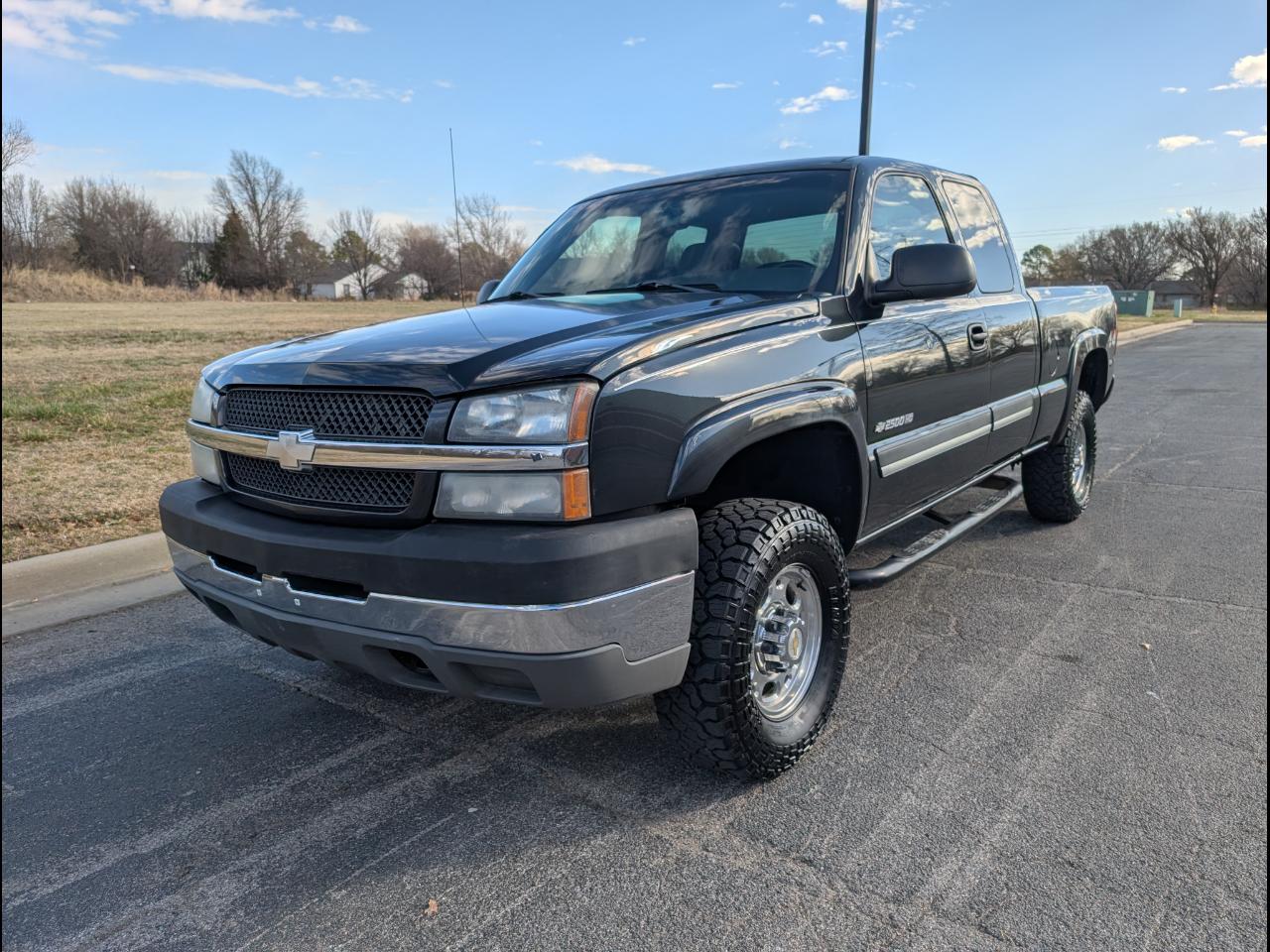 2003 Chevrolet Silverado 2500HD Ext Cab 143.5" WB 4WD LS