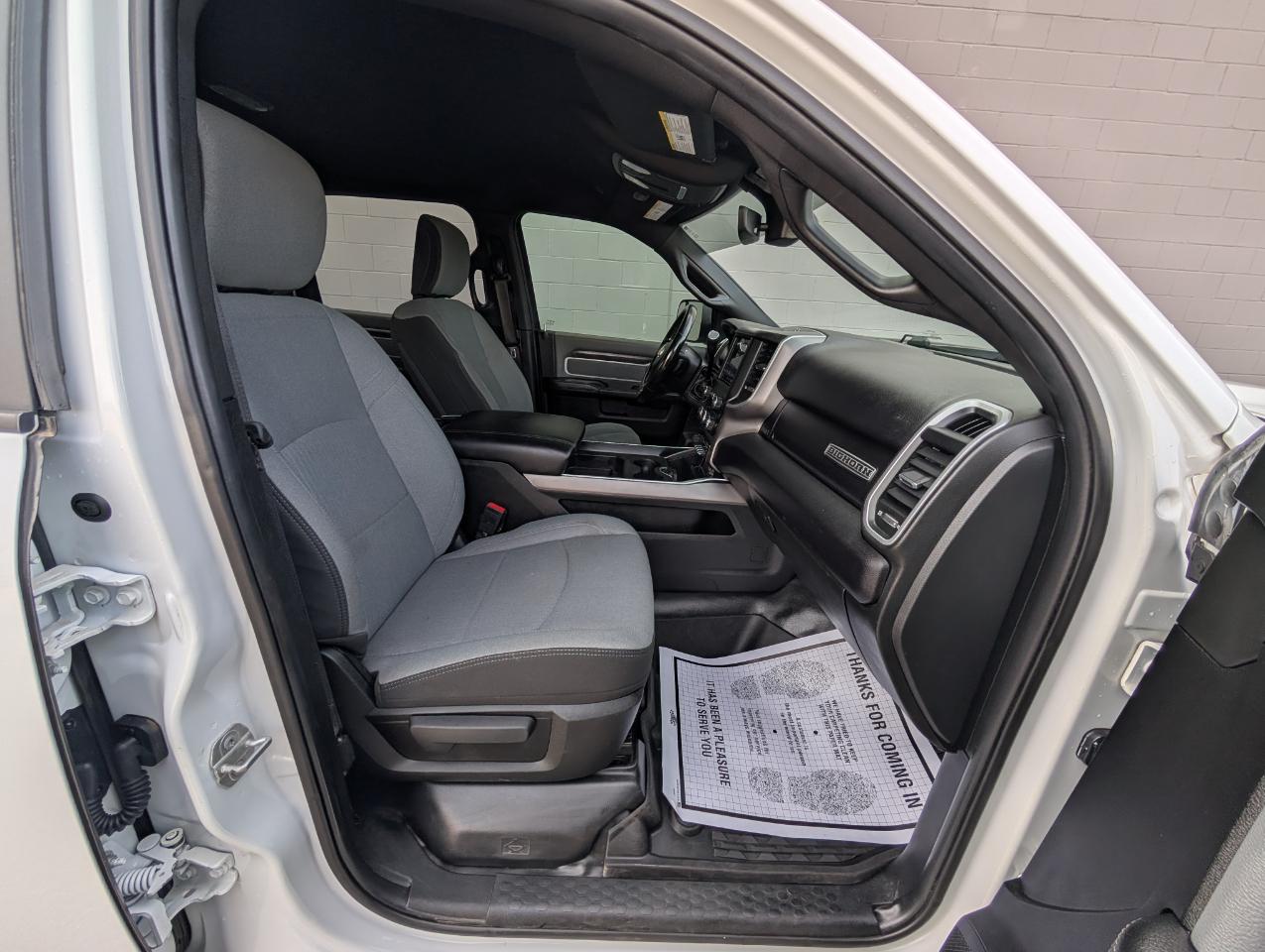 RAM 2500 Big Horn 4x4 Crew Cab 8' Box 2021