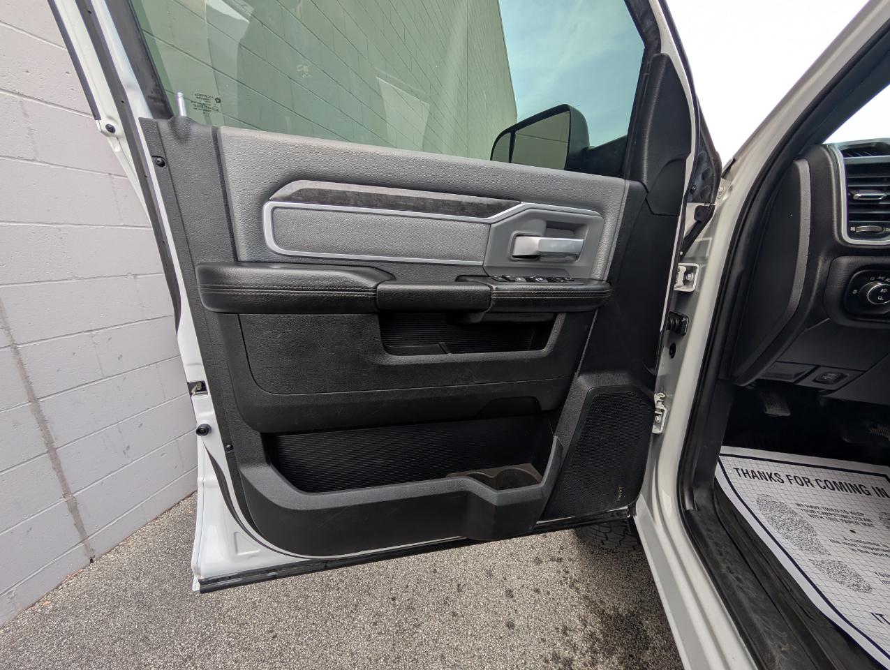 RAM 2500 Big Horn 4x4 Crew Cab 8' Box 2021