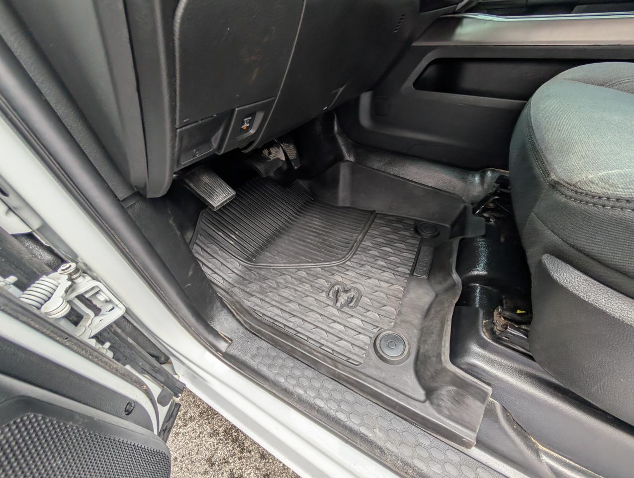 RAM 2500 Big Horn 4x4 Crew Cab 8' Box 2021