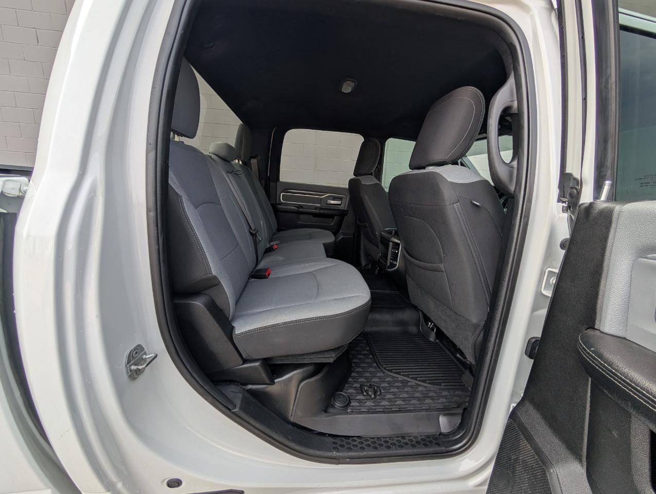 RAM 2500 Big Horn 4x4 Crew Cab 8' Box 2021