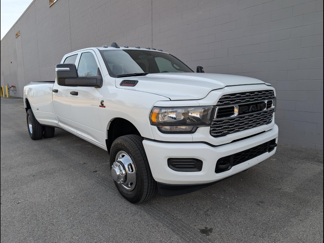 2024 RAM 3500 Tradesman 4x4 Crew Cab 8' Box