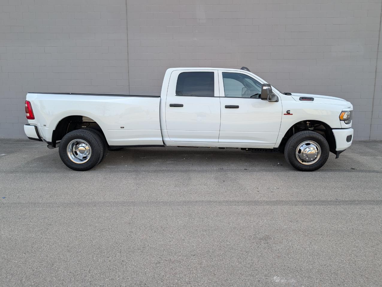 RAM 3500 Tradesman 4x4 Crew Cab 8' Box 2024