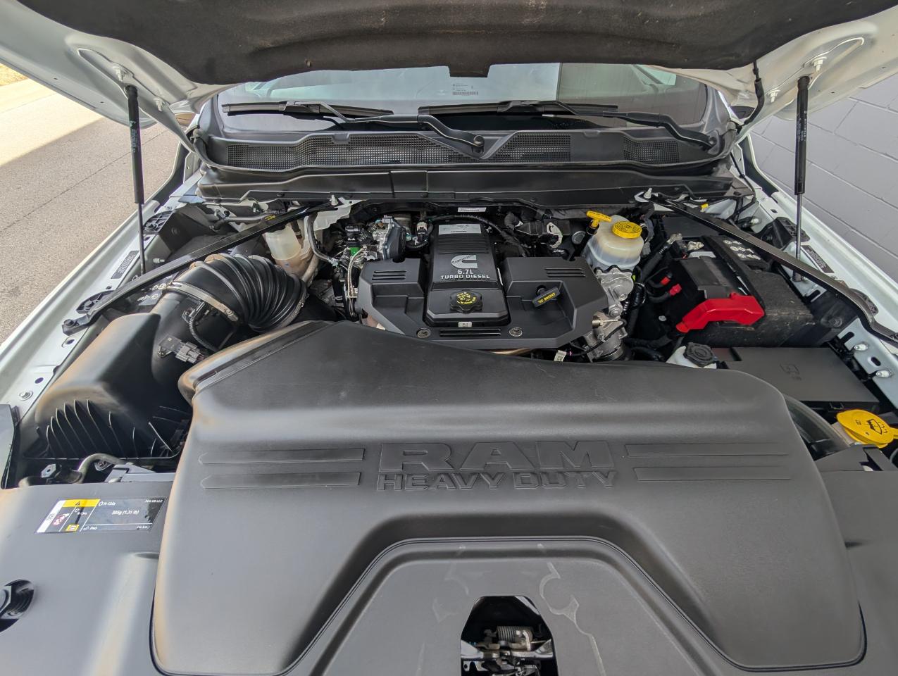 RAM 3500 Tradesman 4x4 Crew Cab 8' Box 2024