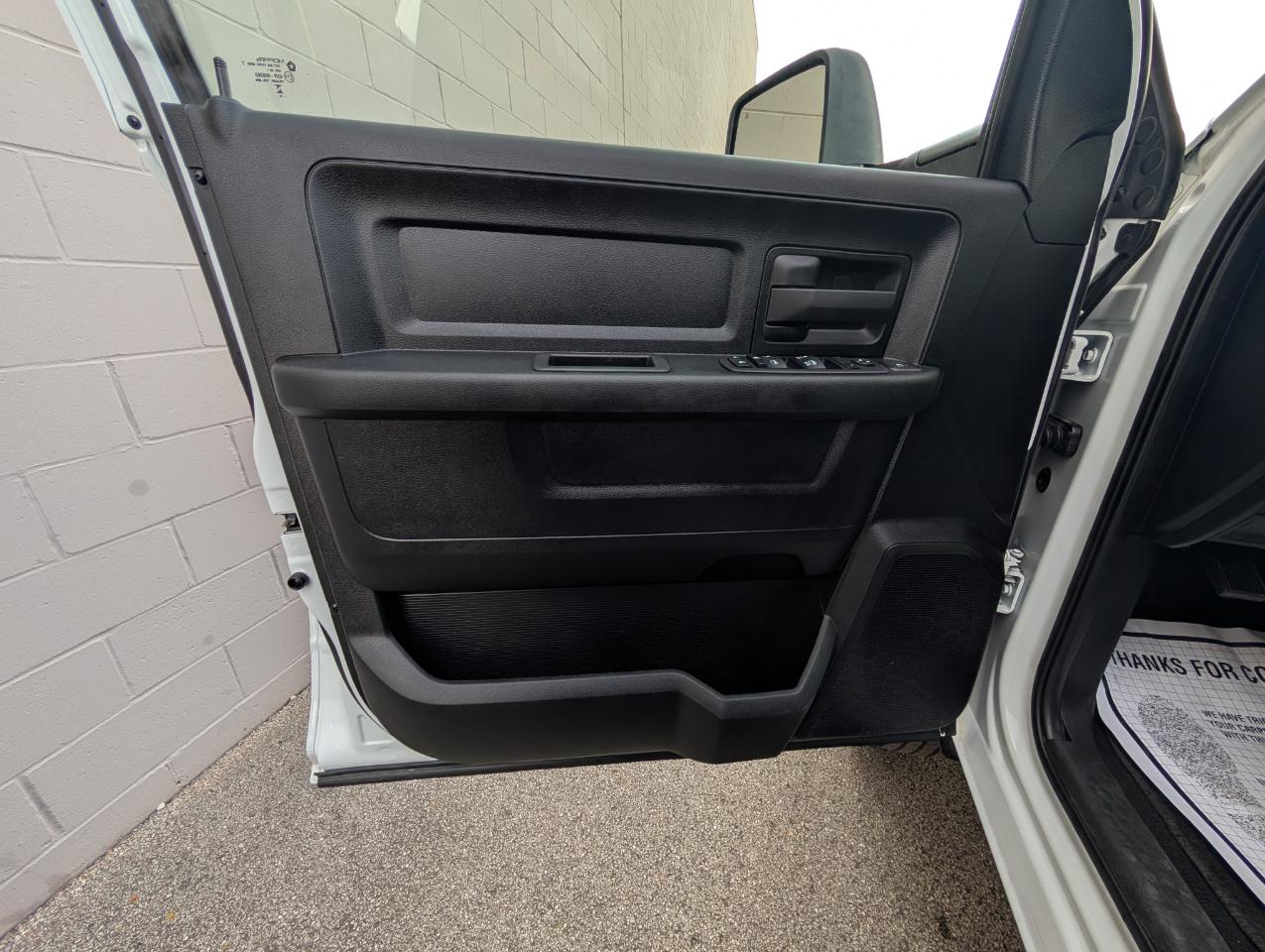 RAM 3500 Tradesman 4x4 Crew Cab 8' Box 2024