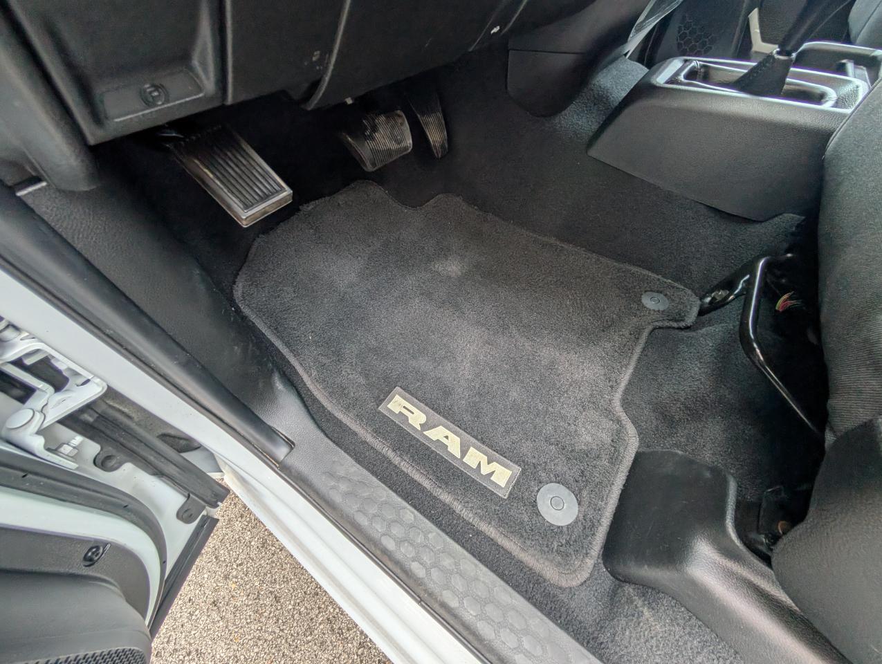 RAM 3500 Tradesman 4x4 Crew Cab 8' Box 2024