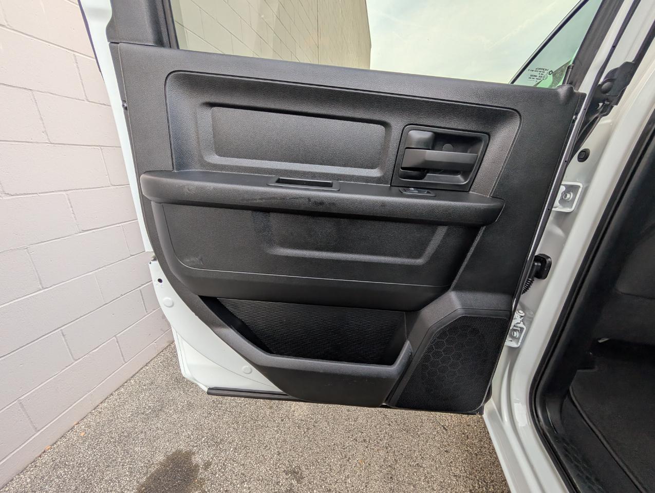 RAM 3500 Tradesman 4x4 Crew Cab 8' Box 2024