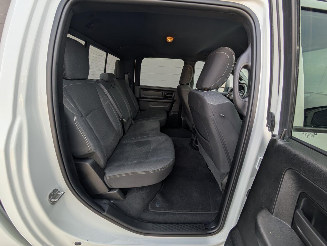 RAM 3500 Tradesman 4x4 Crew Cab 8' Box 2024