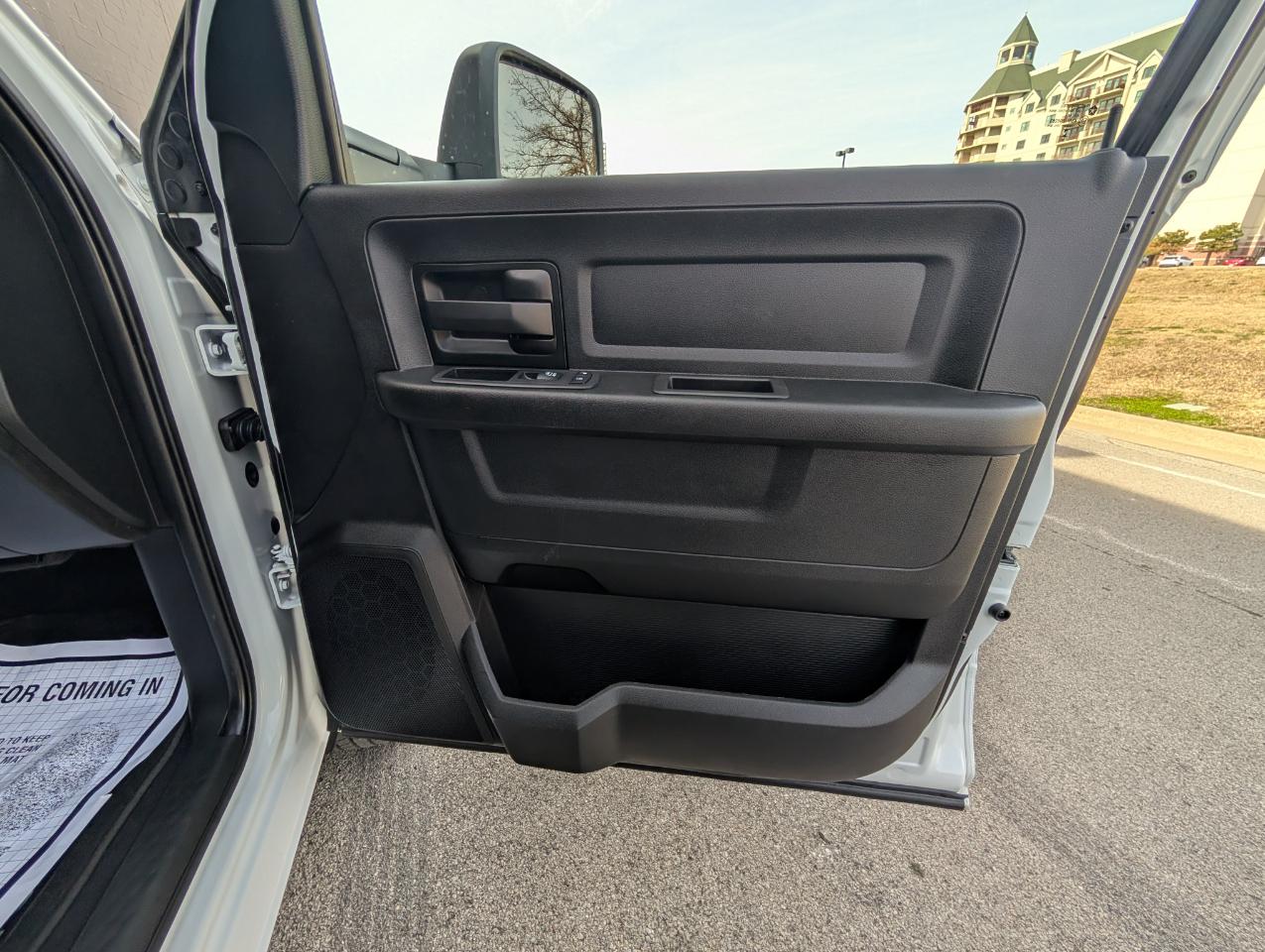 RAM 3500 Tradesman 4x4 Crew Cab 8' Box 2024