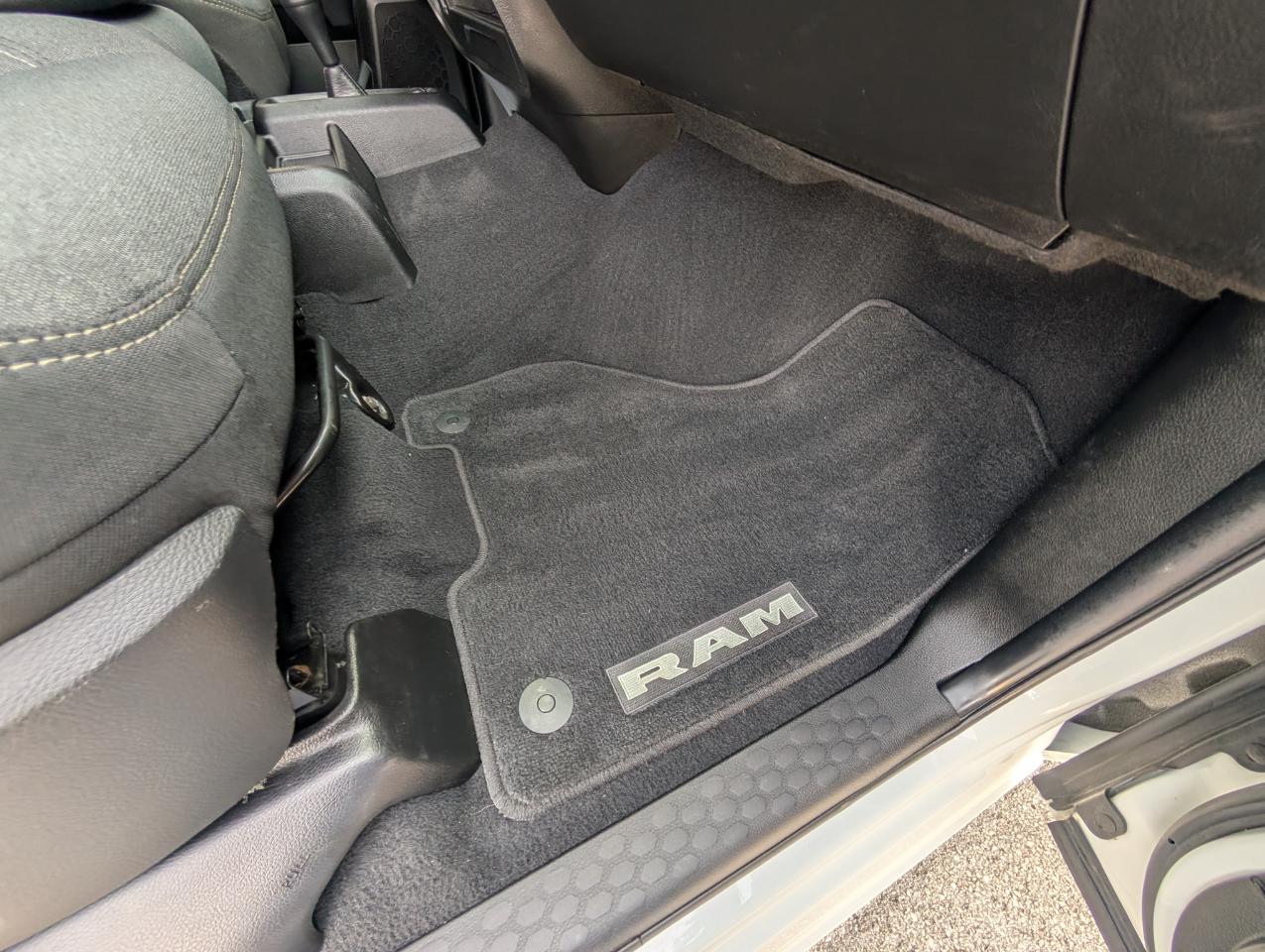 RAM 3500 Tradesman 4x4 Crew Cab 8' Box 2024