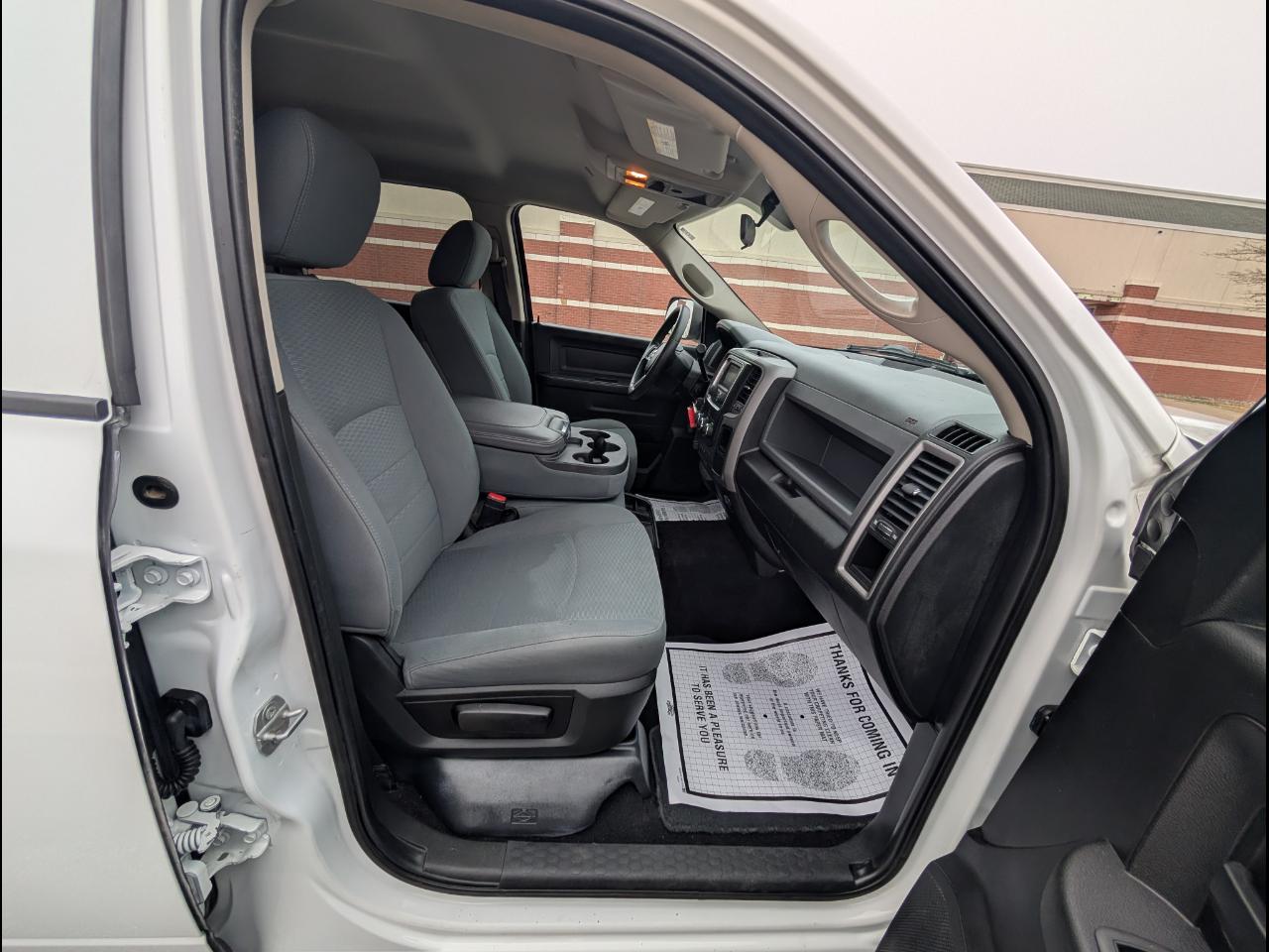 RAM 3500 Tradesman 4x4 Crew Cab 8' Box 2018