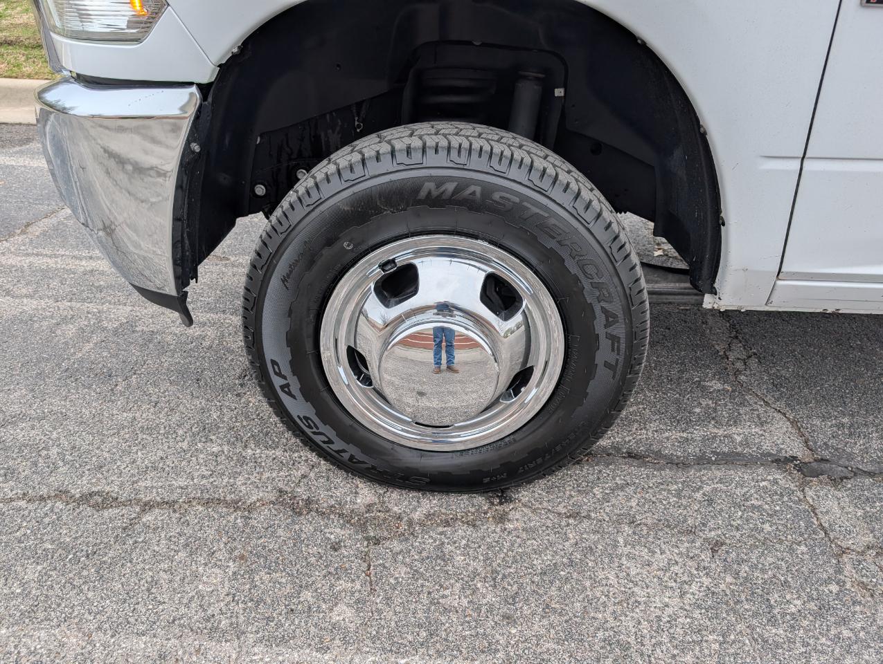 RAM 3500 Tradesman 4x4 Crew Cab 8' Box 2018