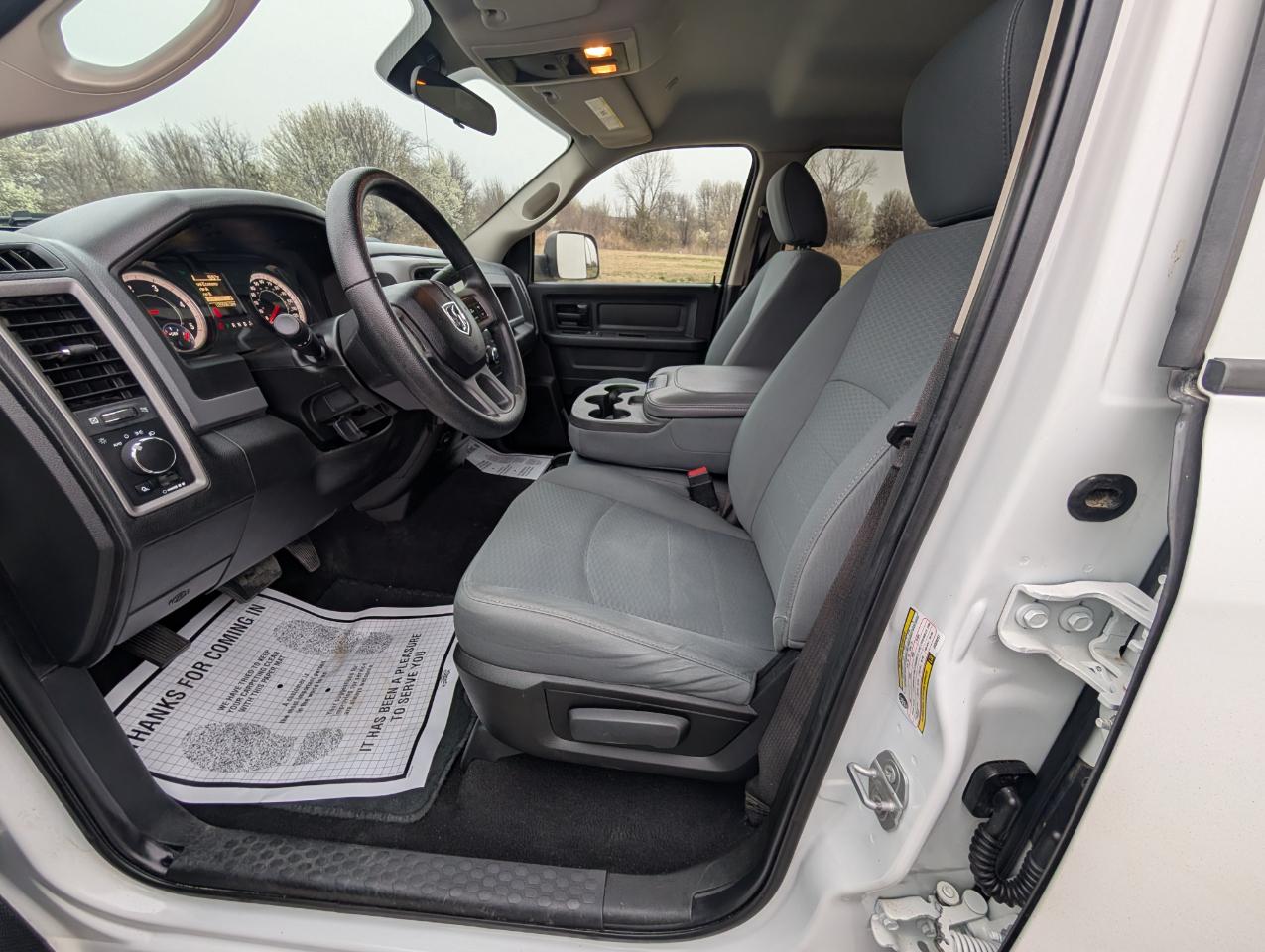 RAM 3500 Tradesman 4x4 Crew Cab 8' Box 2018