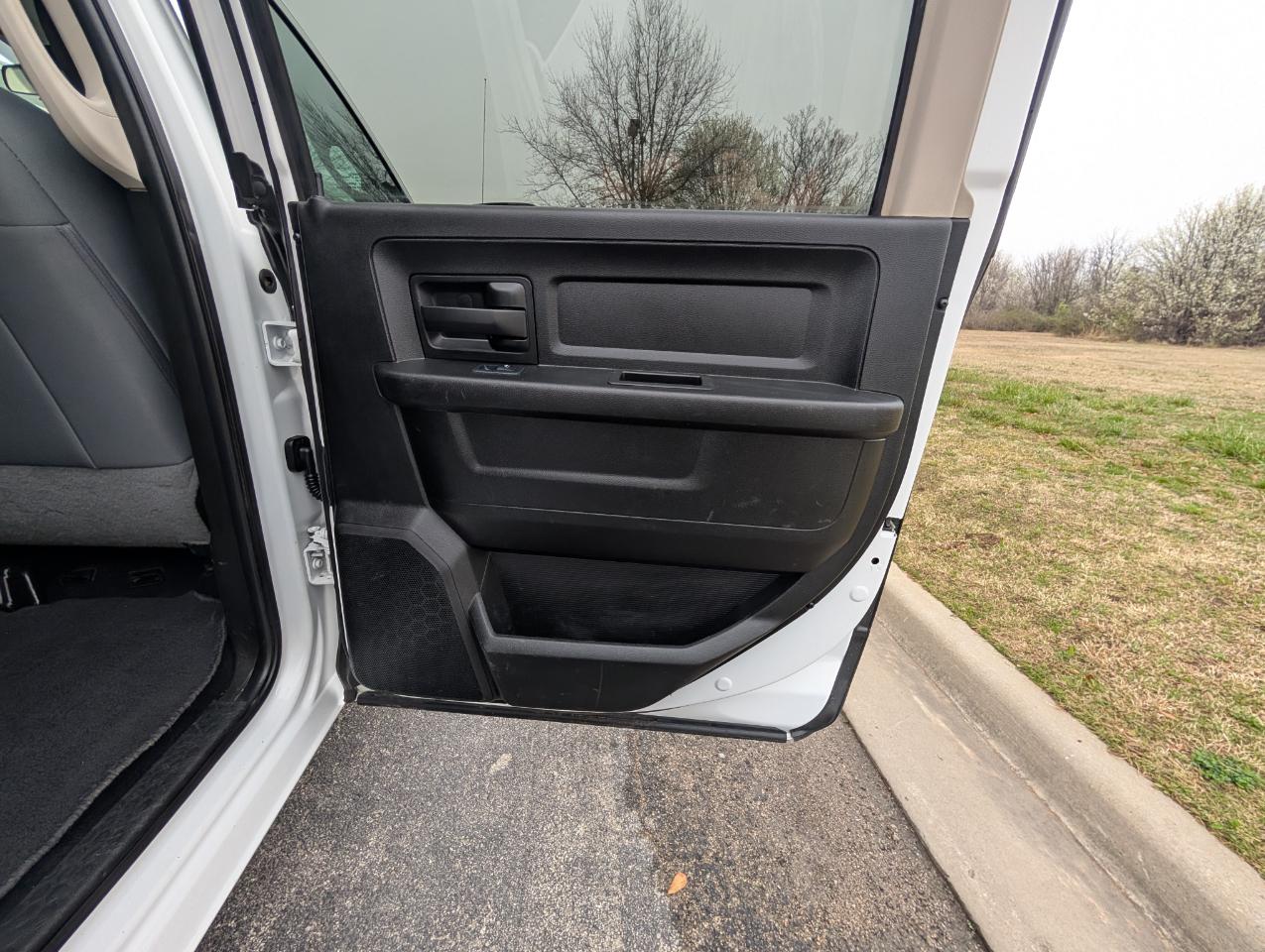 RAM 3500 Tradesman 4x4 Crew Cab 8' Box 2018