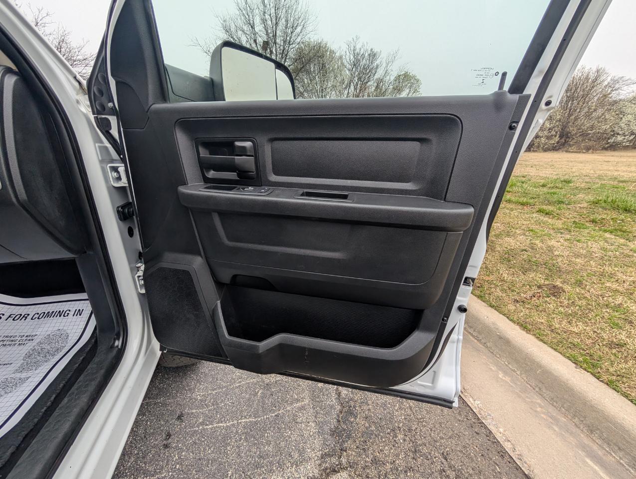 RAM 3500 Tradesman 4x4 Crew Cab 8' Box 2018